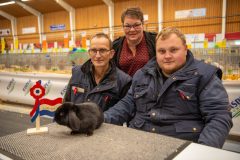 Frisia-Frieslandshow-2024-Kleindiervereniging-Holwert-familie-van-der-Meer